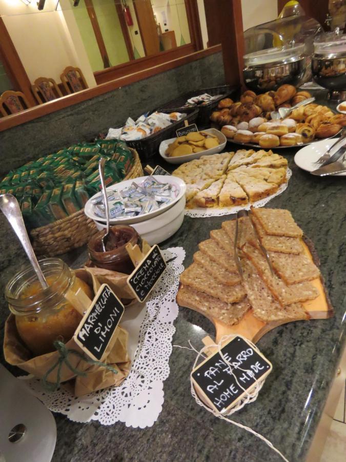Hotel Italia Baselga di Pinè Eksteriør billede